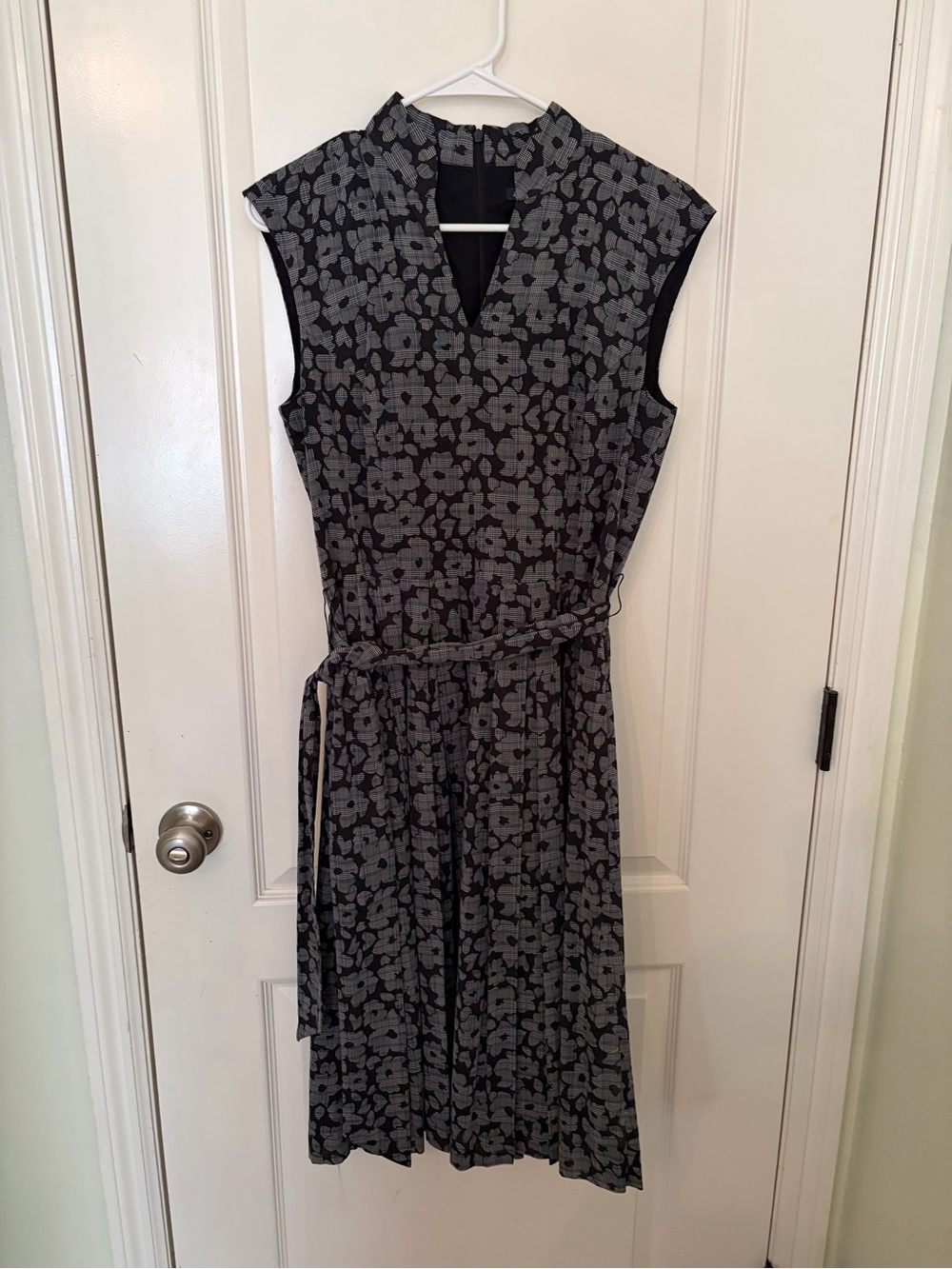 Brooks Brothers Black & Gray Floral Belted Midi Dress-pleated- NWOT